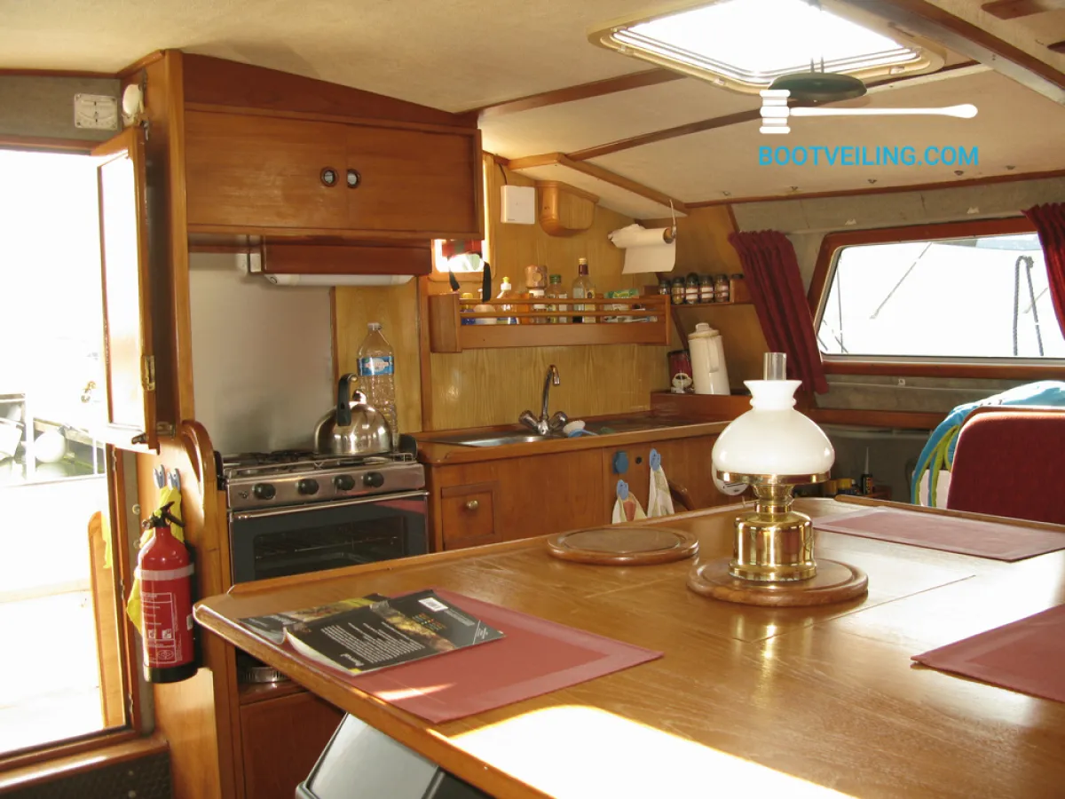 Polyester catamaran Catamaran 37