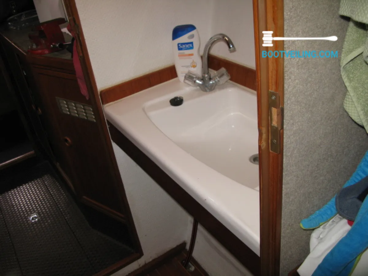 Polyester catamaran Catamaran 37