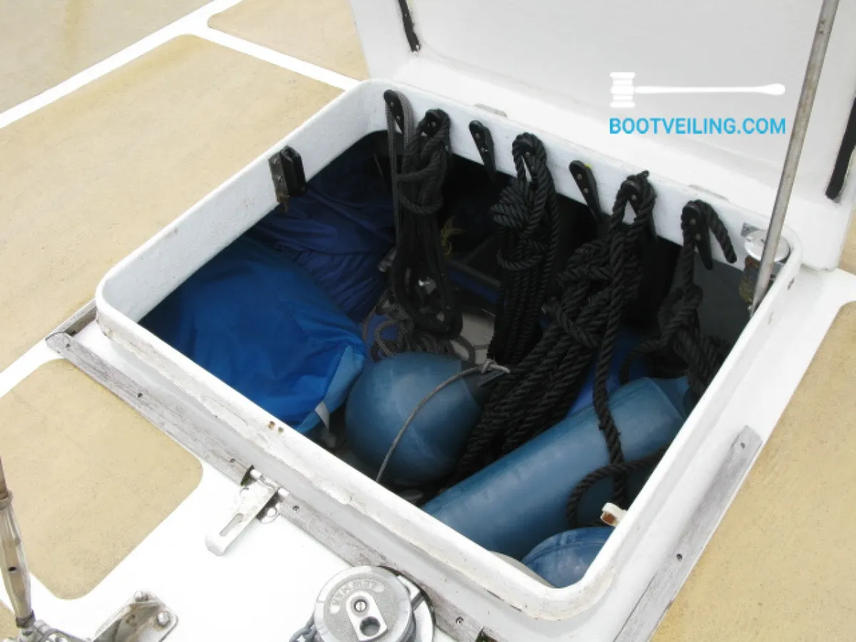 Polyester catamaran Catamaran 37