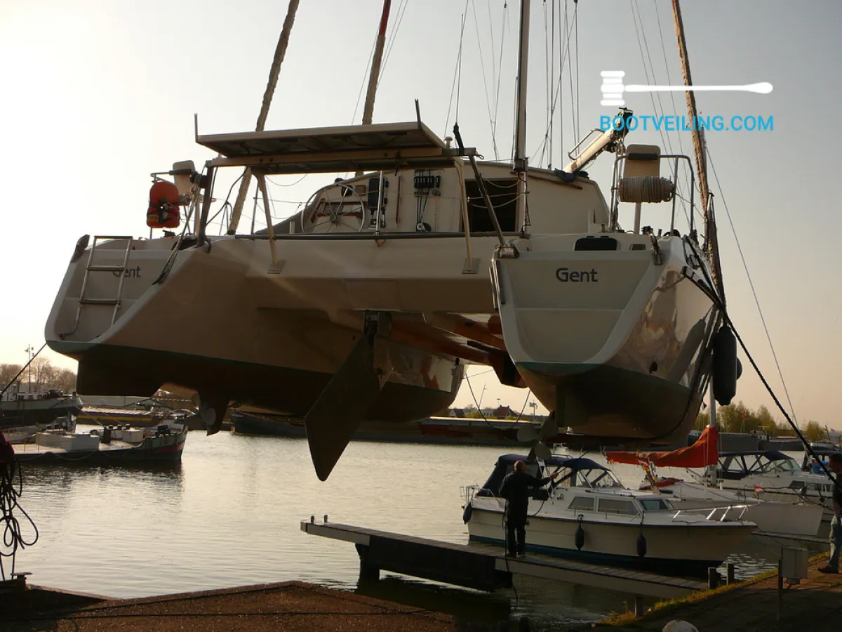 Polyester catamaran Catamaran 37