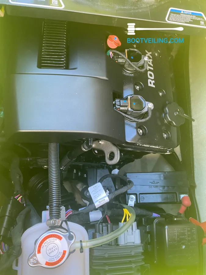 Polyester Jetski Sea-Doo RXT-X 300