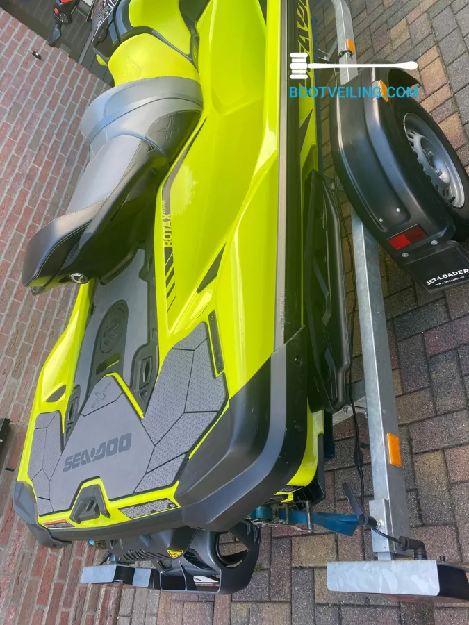 Polyester Jetski Sea-Doo RXT-X 300