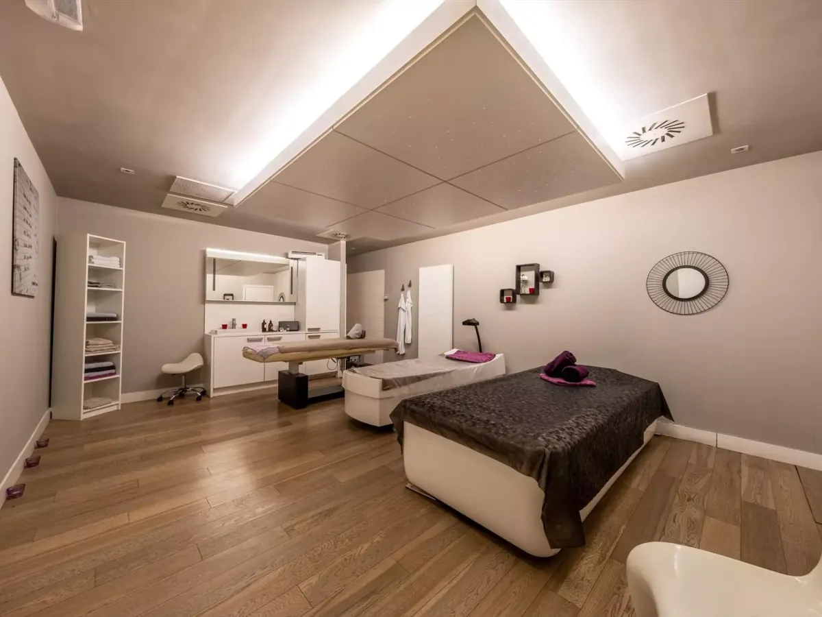 Staal Woonboot Wellnessboot 6300