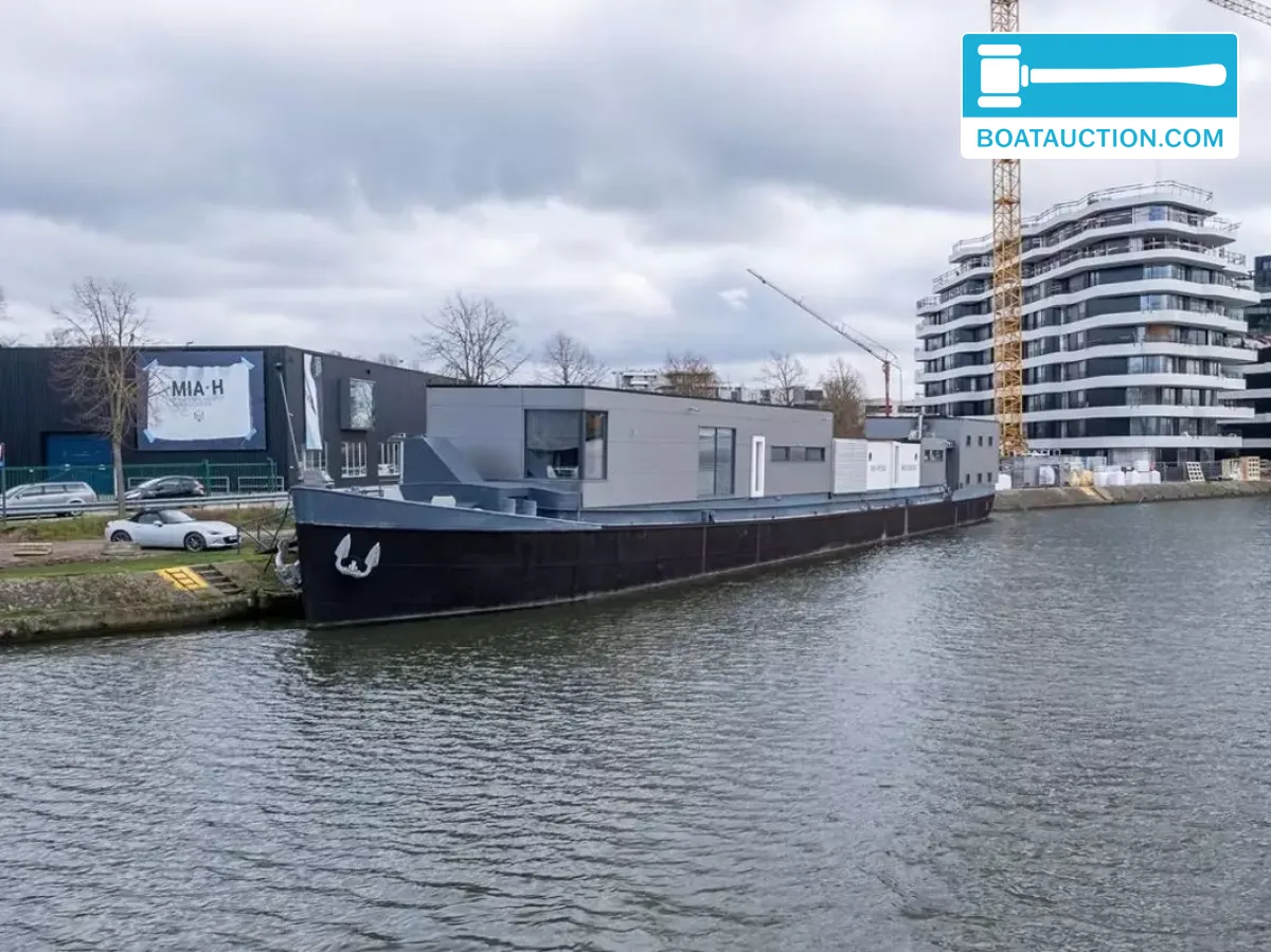 Thumbnail - Wellnessboat 6300