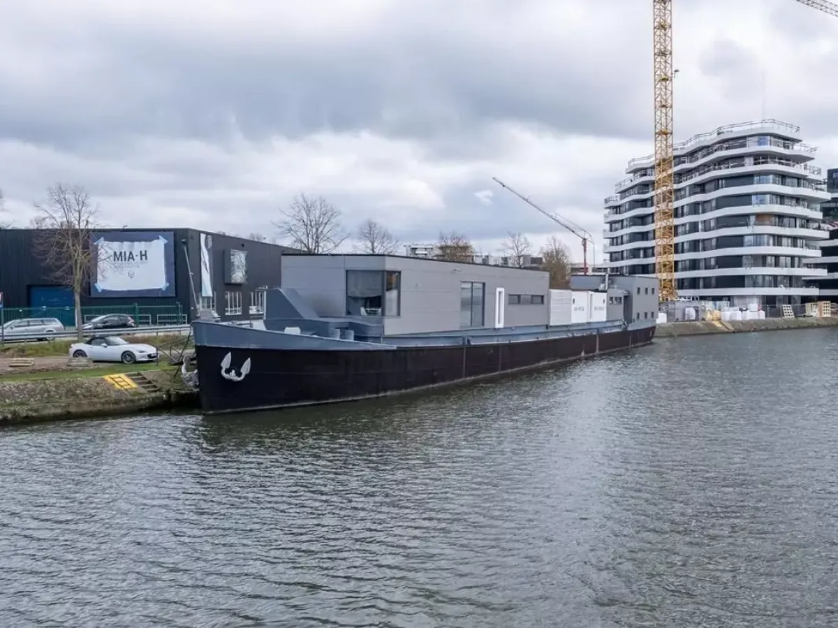 Staal Woonboot Wellnessboot 6300