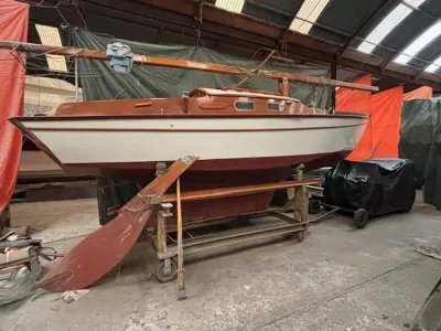 Hout Zeilboot Van de Stadt Delta 777 Foto 1