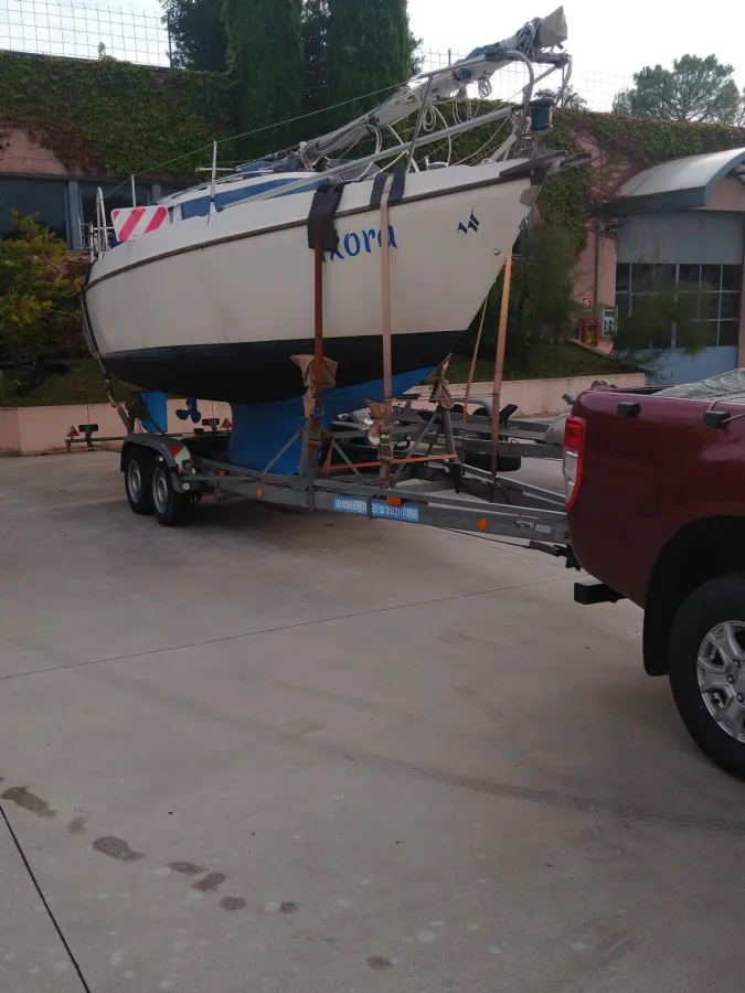 Polyester Sailboat EMKA 25