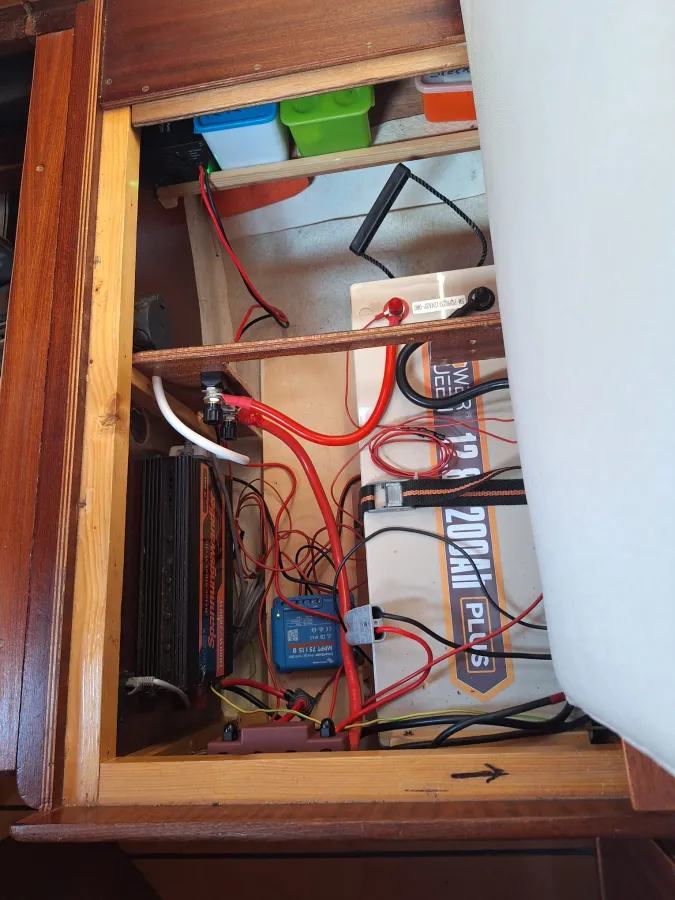 Polyester Sailboat EMKA 25