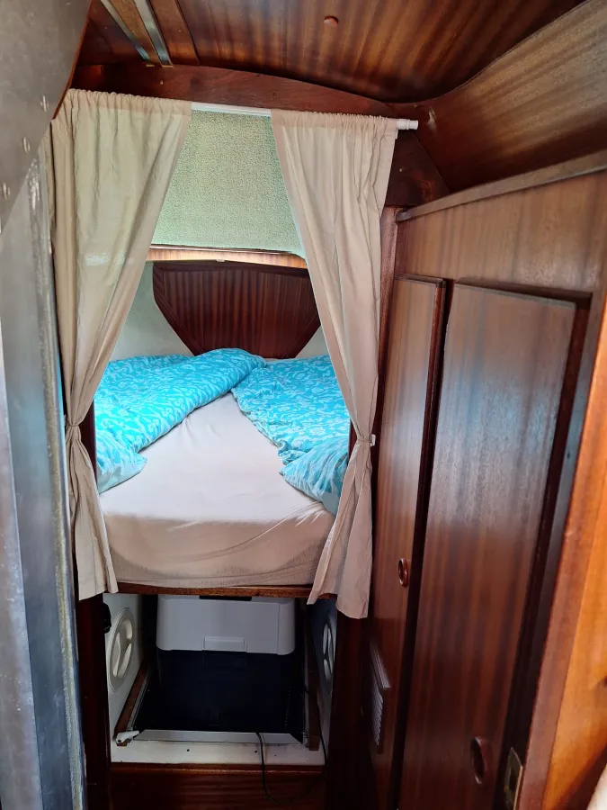 Polyester Sailboat EMKA 25