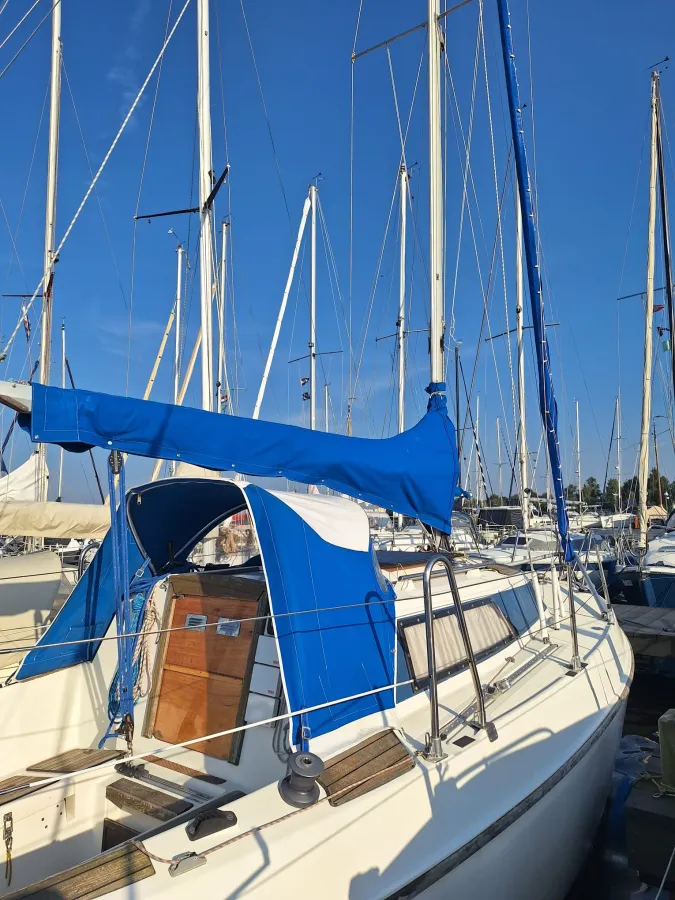 Polyester Sailboat EMKA 25