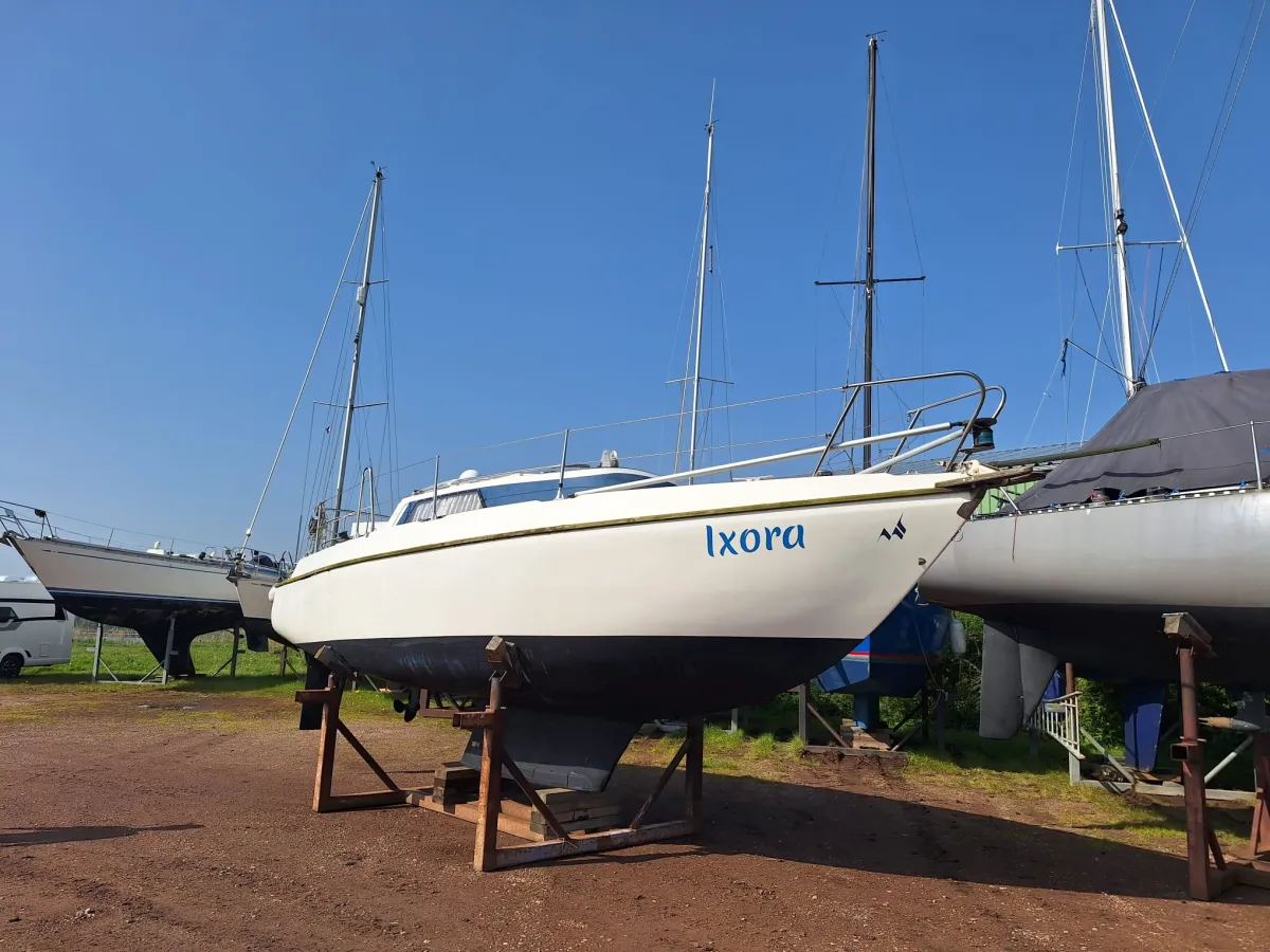 Polyester Sailboat EMKA 25