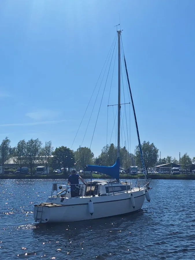 Polyester Sailboat EMKA 25