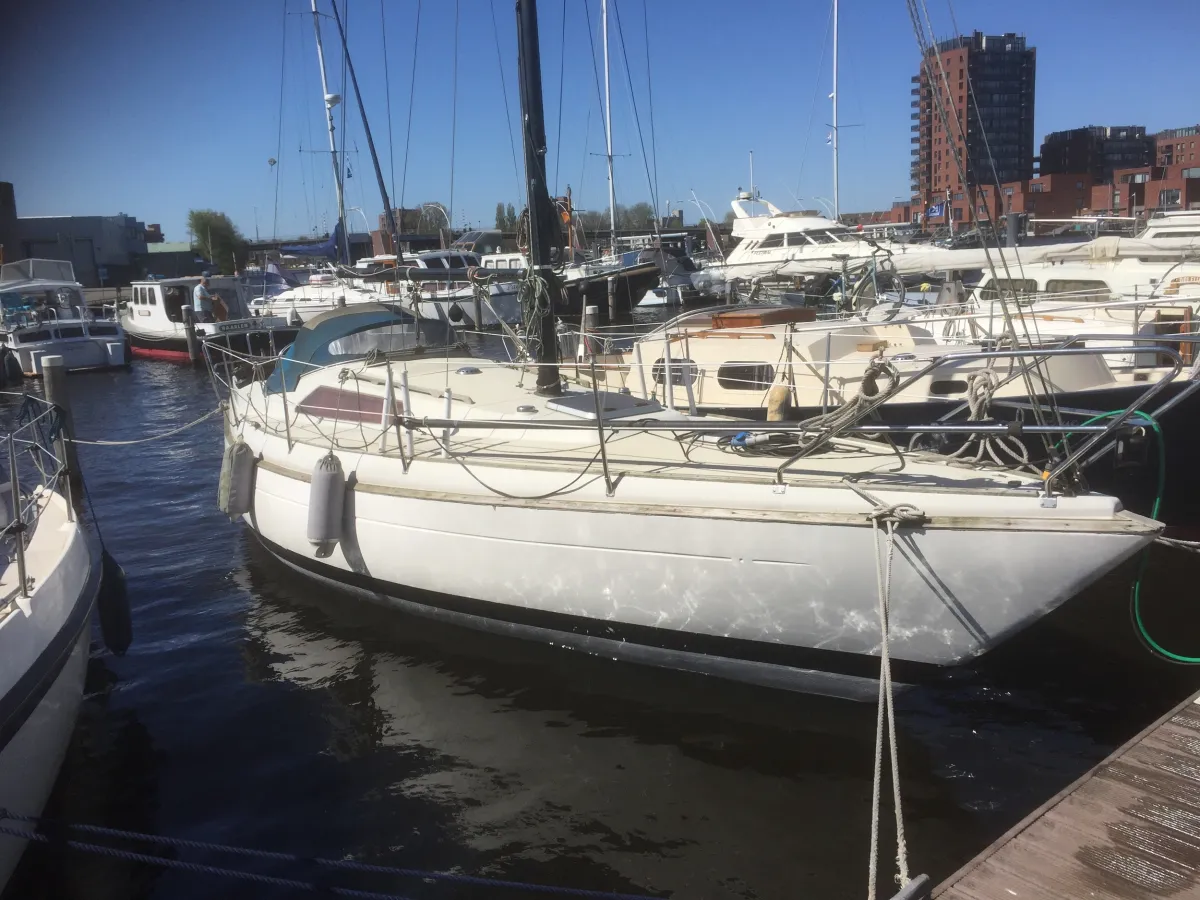 Polyester Sailboat Bostrom 31 MKII