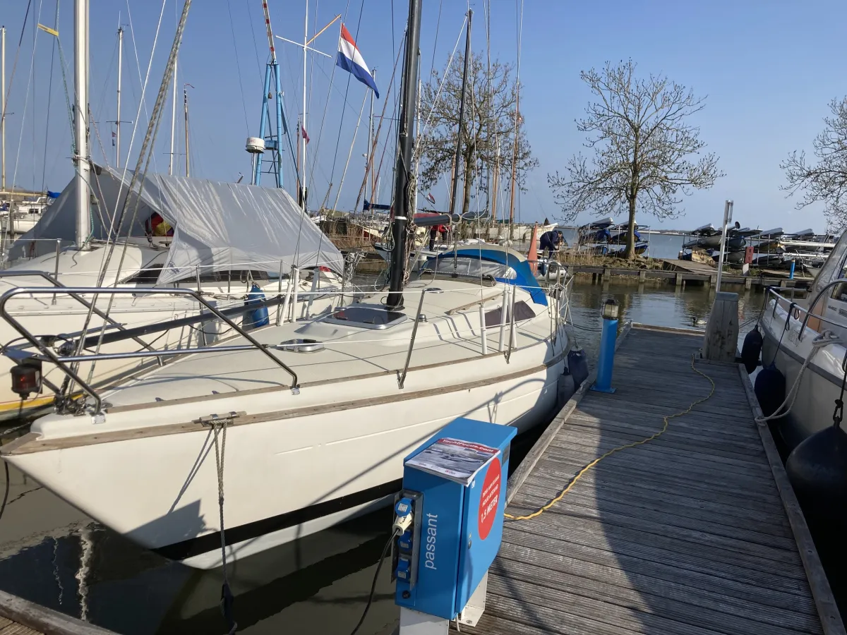 Polyester Sailboat Bostrom 31 MKII