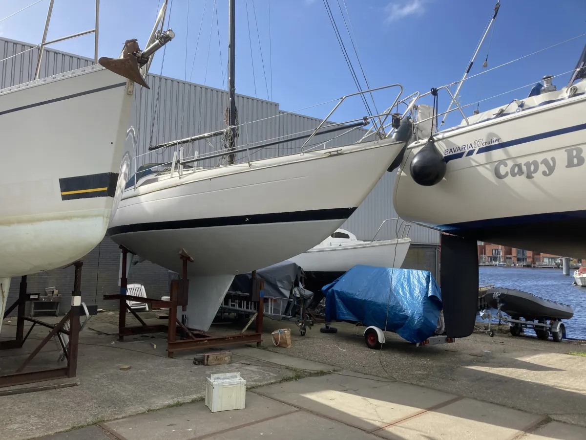 Polyester Sailboat Bostrom 31 MKII