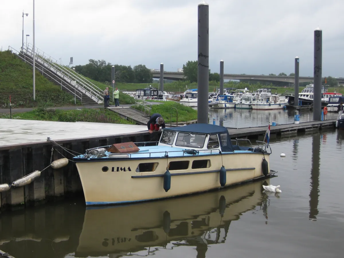 Staal Motorboot Bakdekkruiser 900
