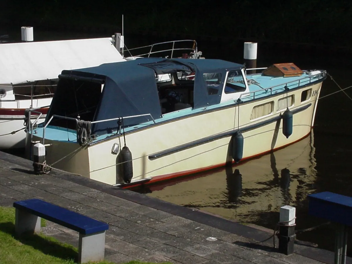 Staal Motorboot Bakdekkruiser 900