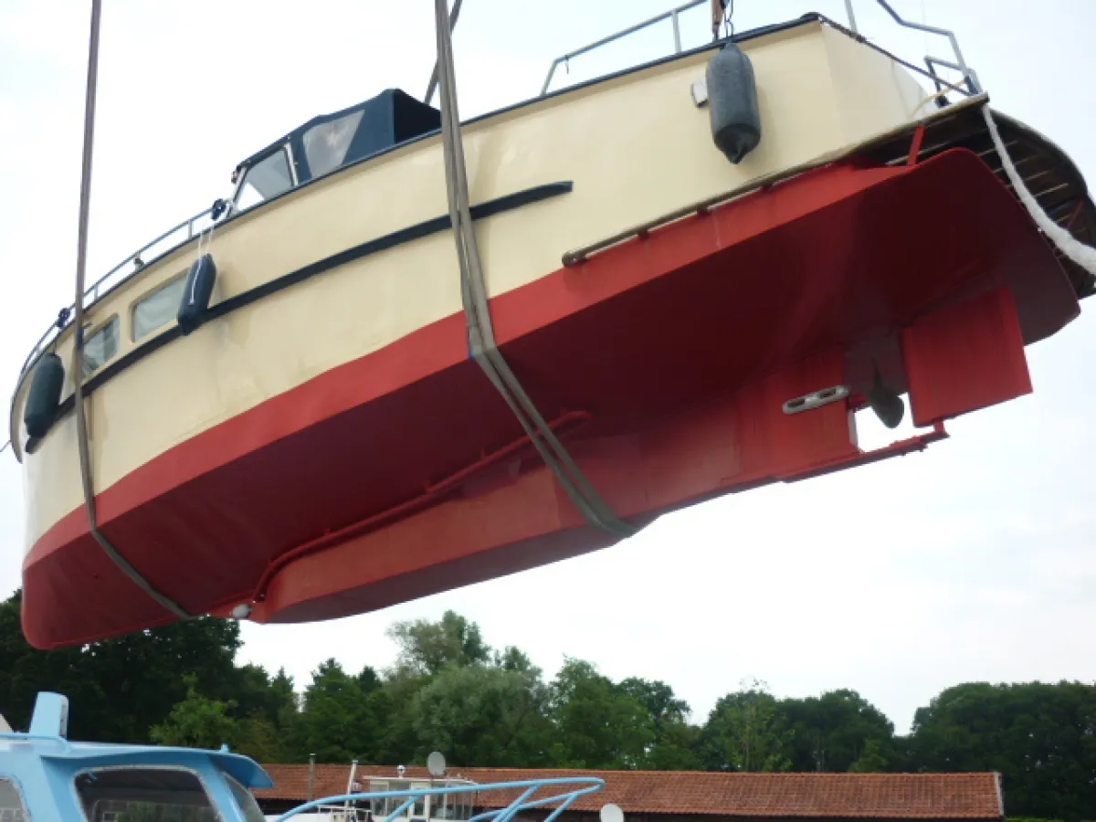 Staal Motorboot Bakdekkruiser 900