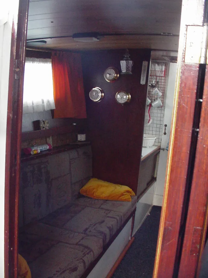 Staal Motorboot Bakdekkruiser 900