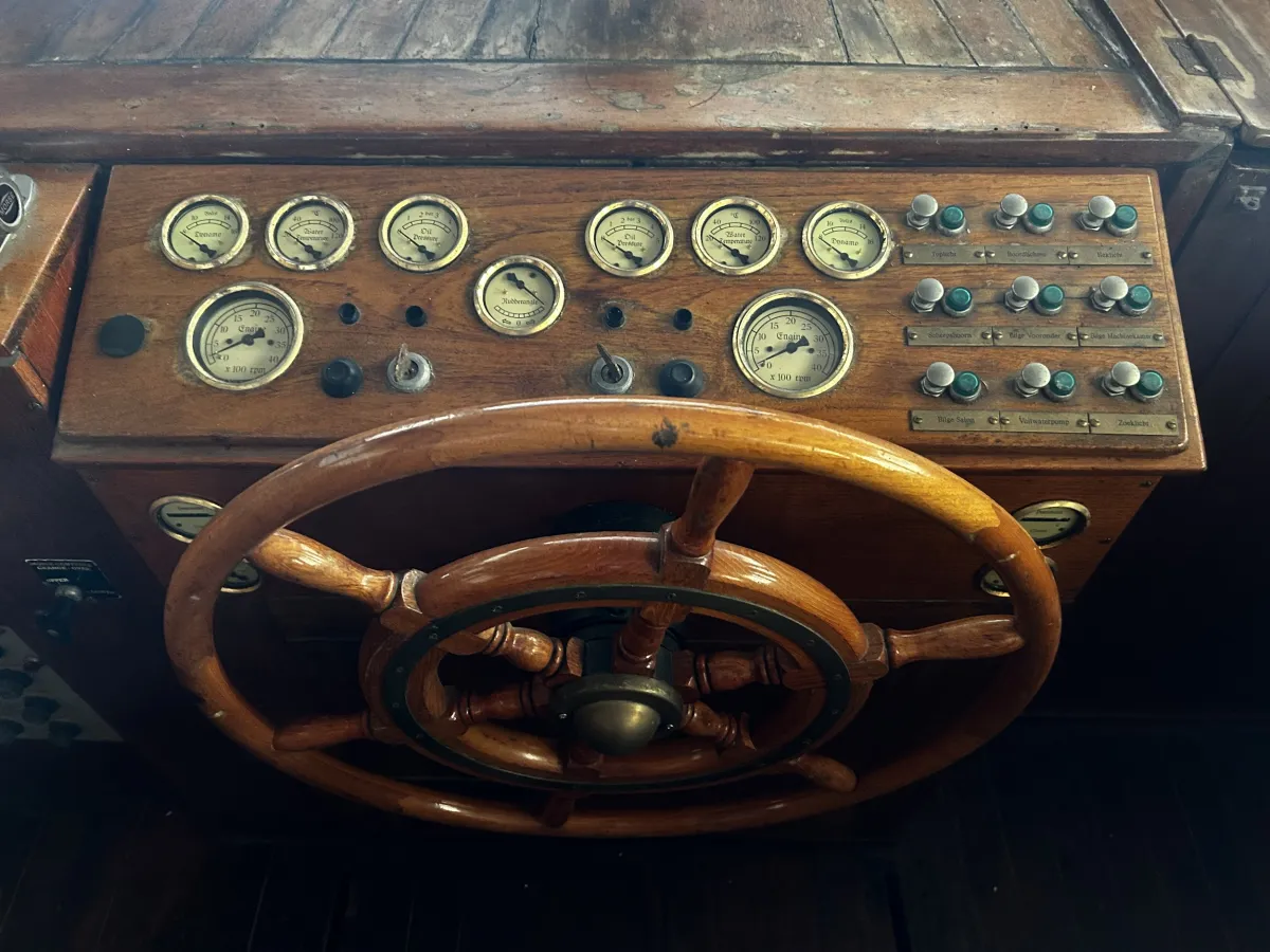 Hout Woonboot De Vlijt Bakdeksalonkruiser