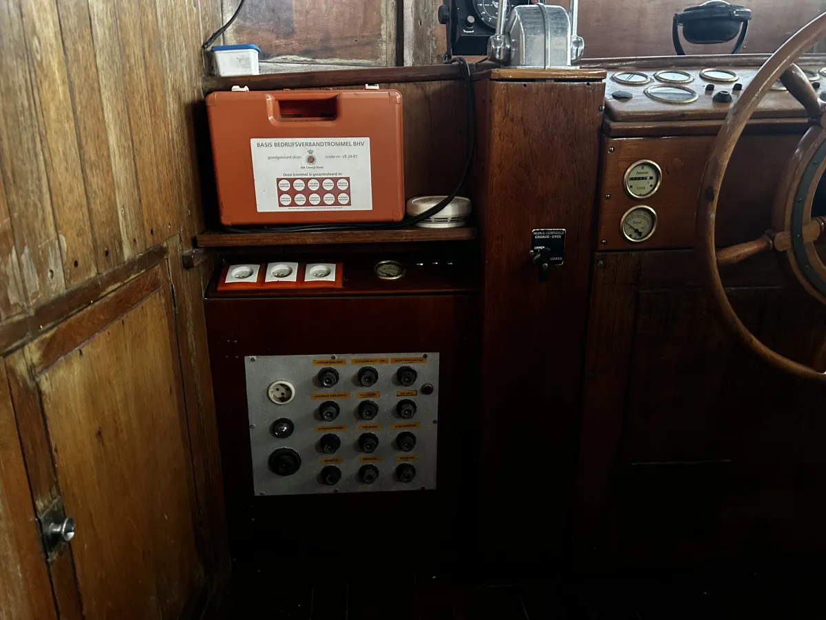 Hout Woonboot De Vlijt Bakdeksalonkruiser