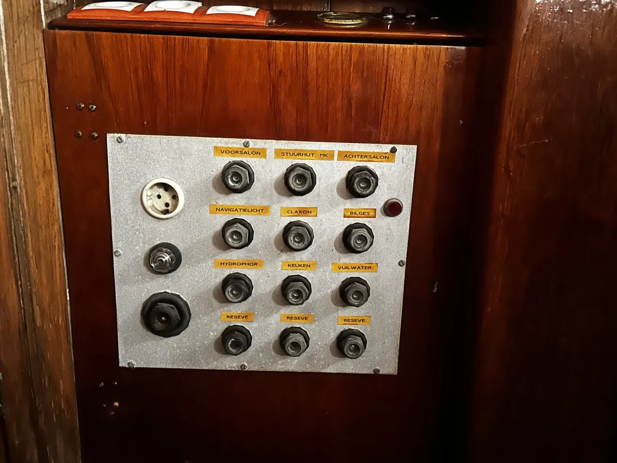 Hout Woonboot De Vlijt Bakdeksalonkruiser