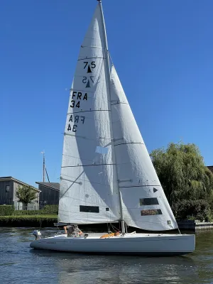 Polyester Voilier Mono Racer 750 Photo 1