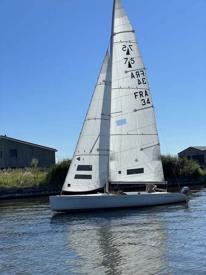 Polyester Voilier Mono Racer 750