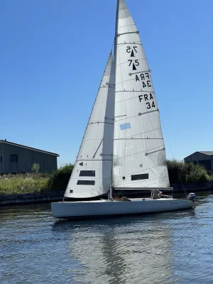 Polyester Voilier Mono Racer 750 Photo 2