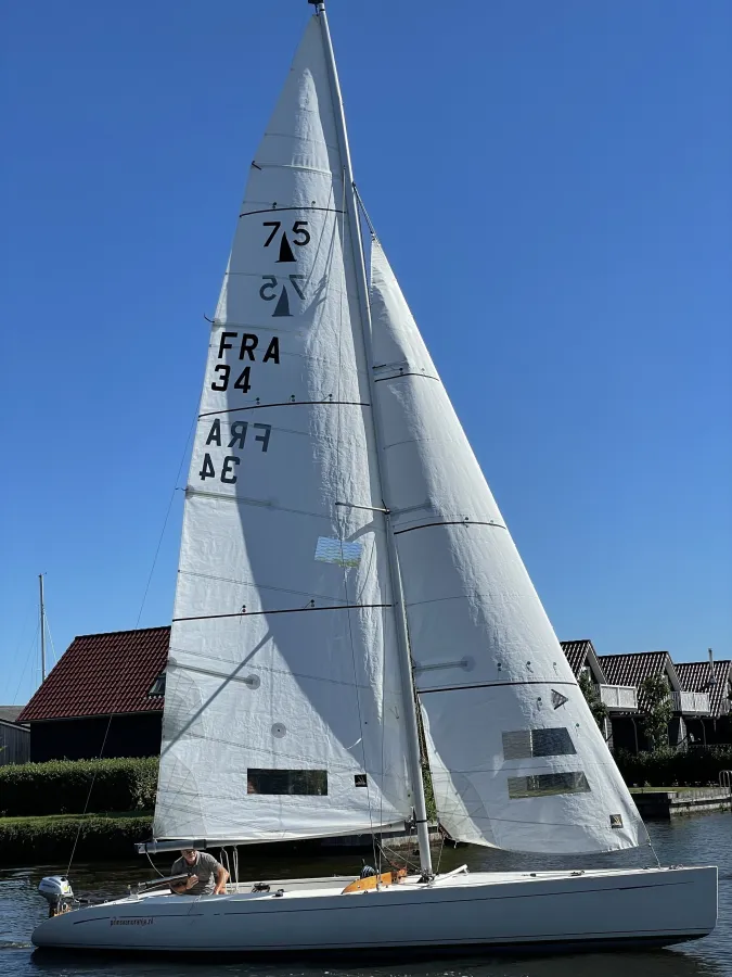 Polyester Voilier Mono Racer 750