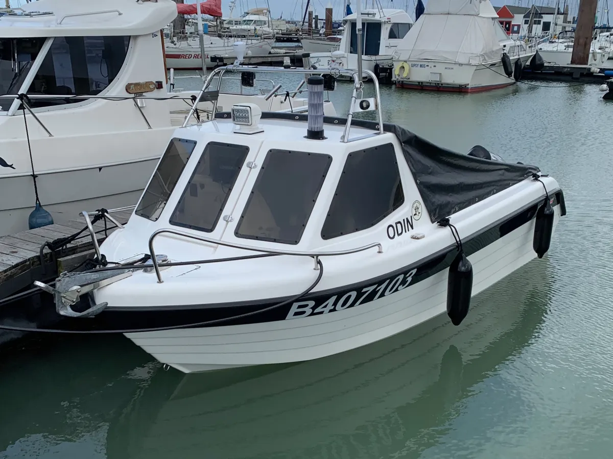 Polyester Console boat Warrior 175