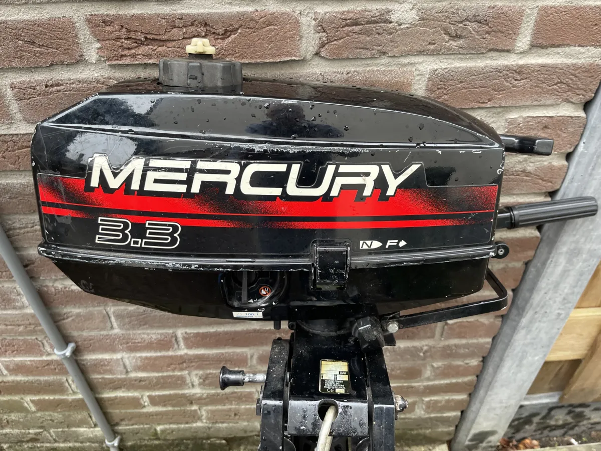  outboard motor Mercury 3.3 M