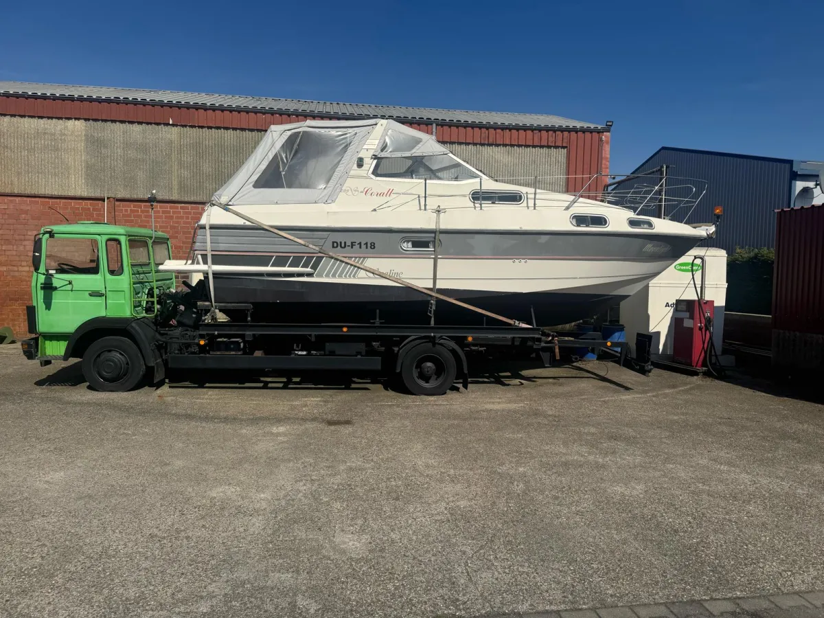 Polyester Motorboat Sealine 285 Family