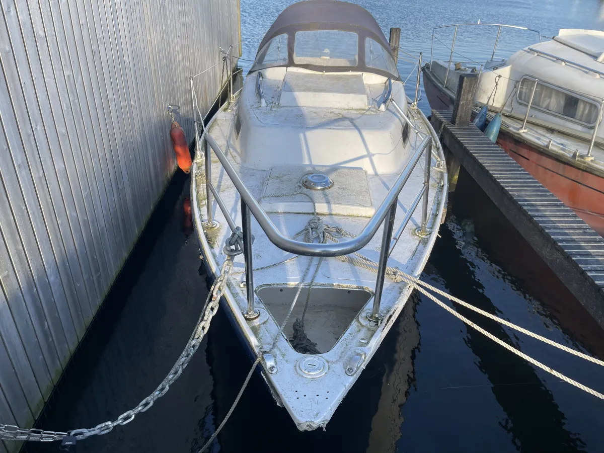 Polyester Budgetboat Cabin sailboat 650