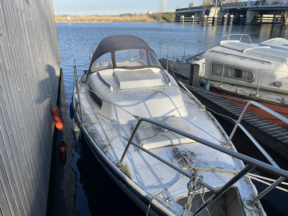 Polyester Budgetboat Cabin sailboat 650