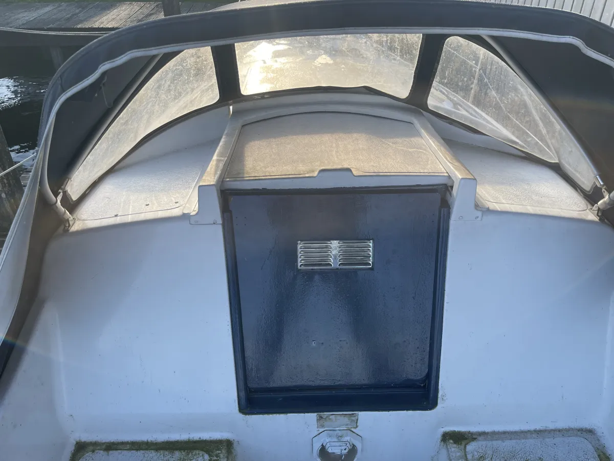 Polyester Budgetboat Cabin sailboat 650