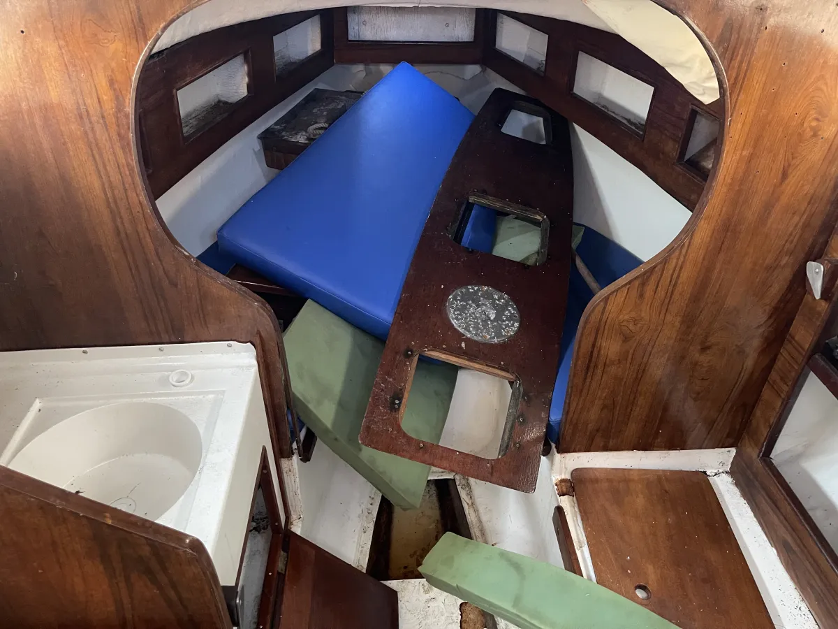 Polyester Budgetboat Cabin sailboat 650