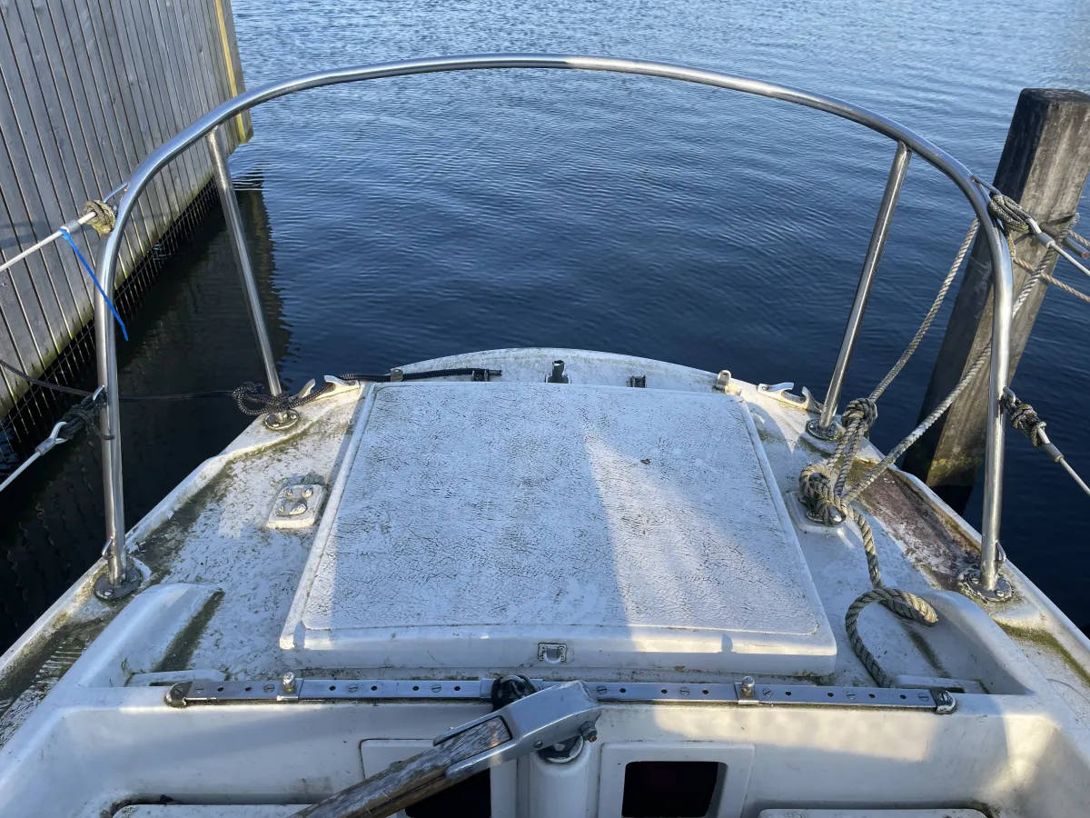 Polyester Budgetboat Cabin sailboat 650
