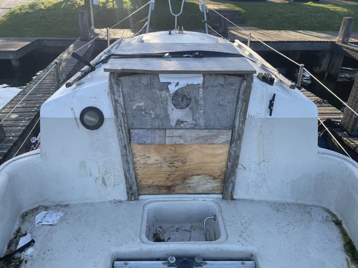 Polyester Budgetboat Cabin sailboat 650