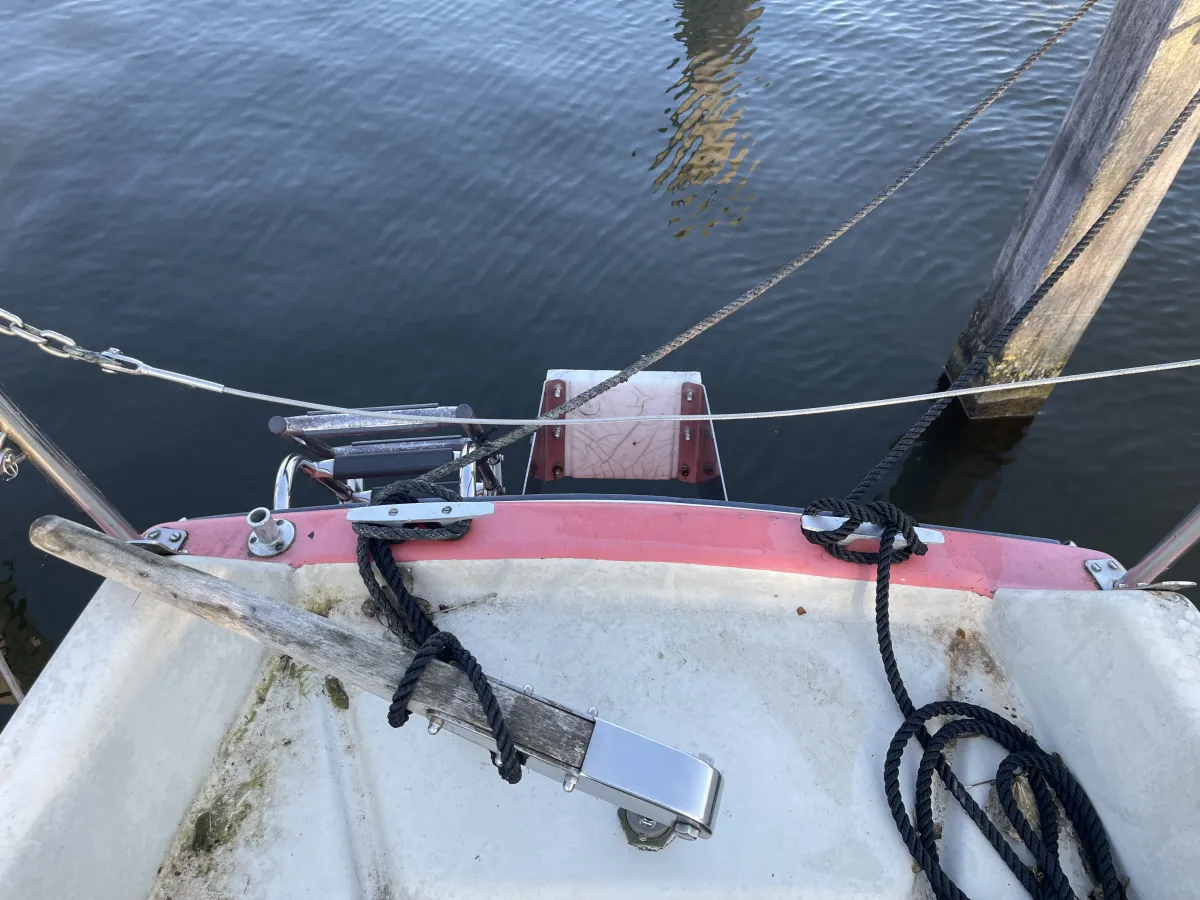 Polyester Budgetboat Cabin sailboat 650