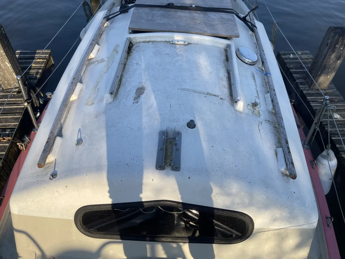 Polyester Budgetboat Cabin sailboat 650