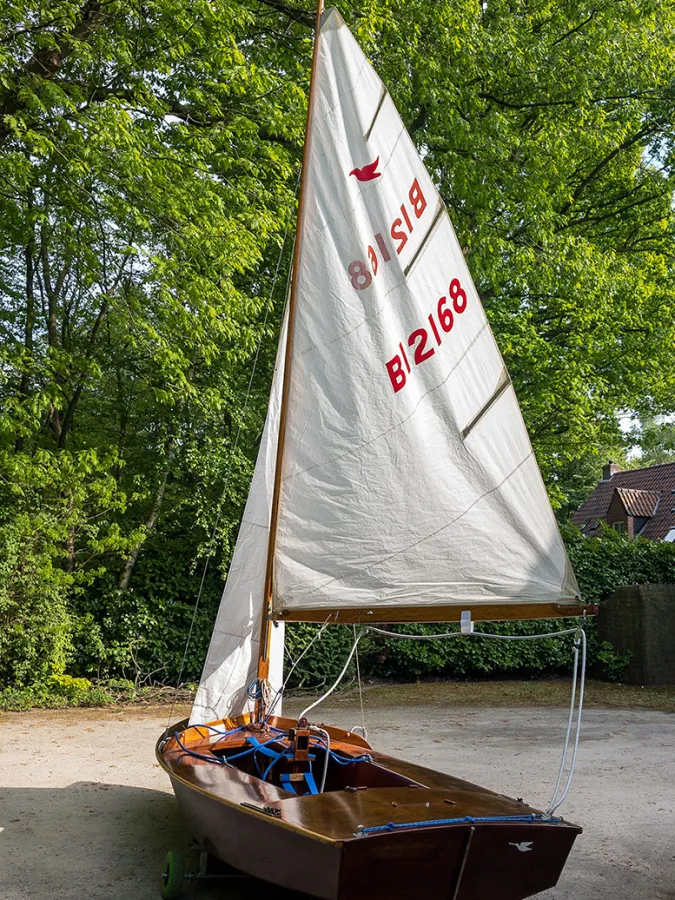 Wood Open zeilboot Snipe Dinghy