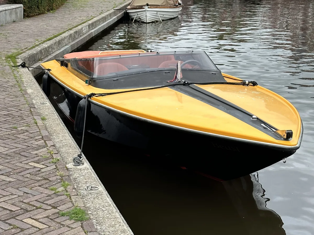 Polyester Speedboat Tullio Abbate Sea star 23