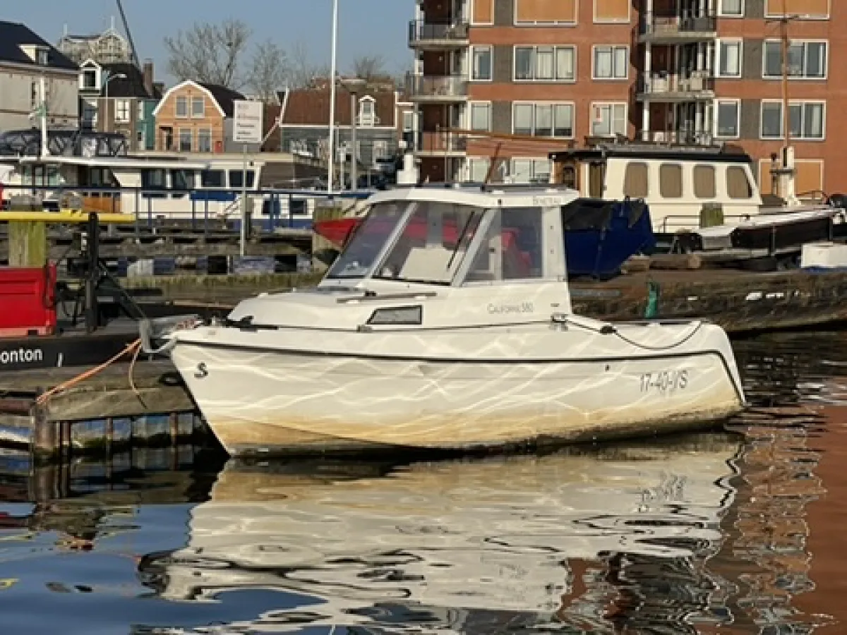 Polyester Speedboat Beneteau Californie 580