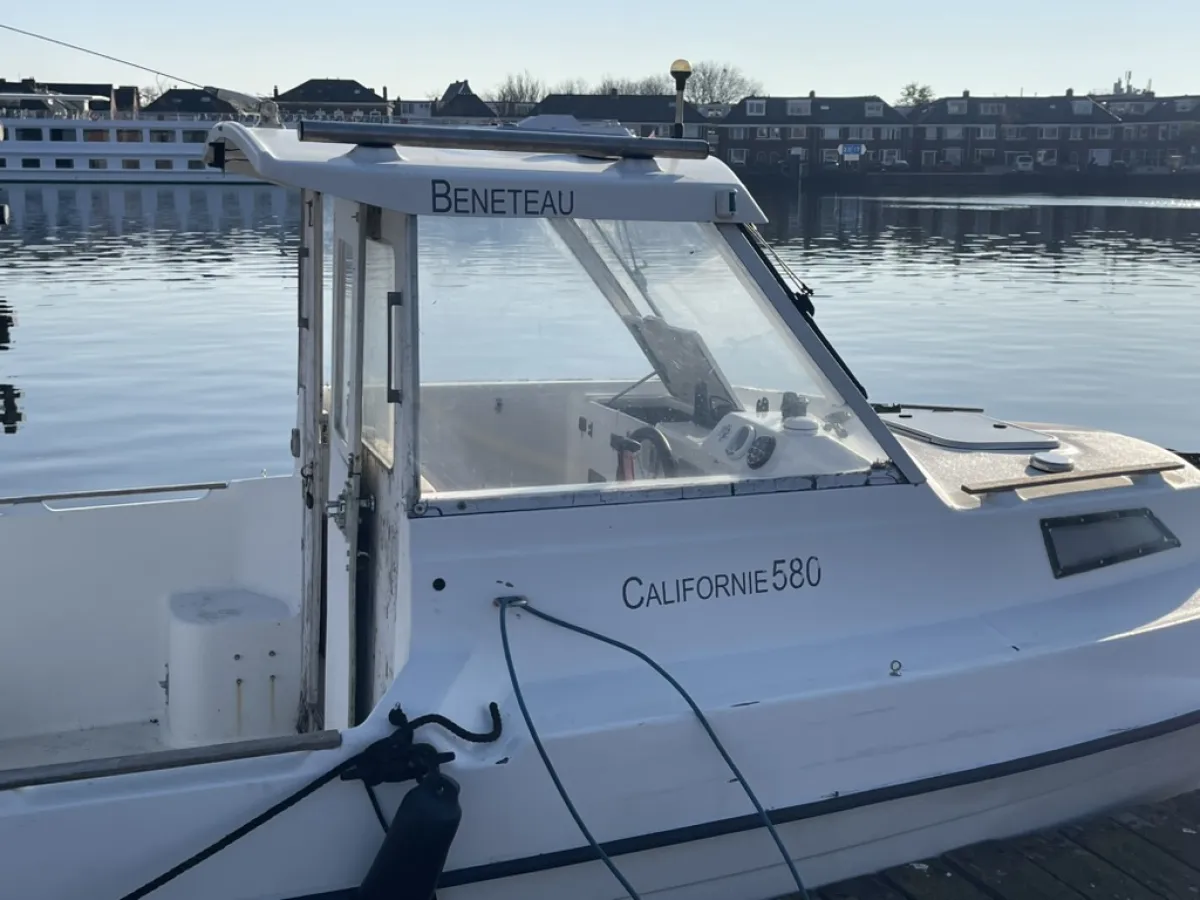 Polyester Speedboat Beneteau Californie 580