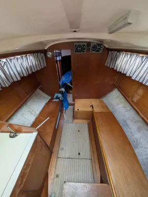 Polyester Sailboat Defender 27 Photo 7