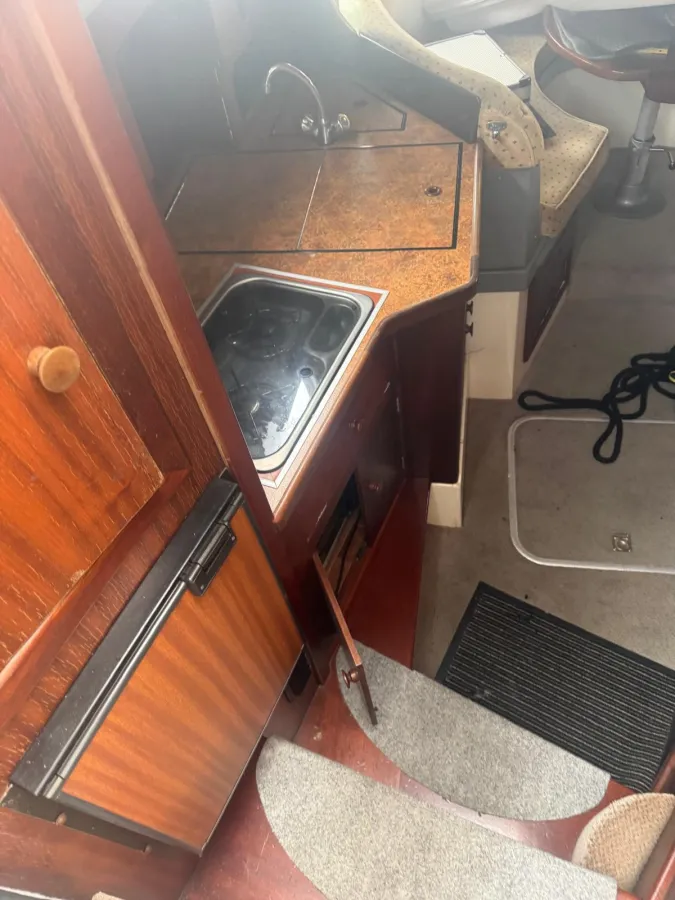 Polyester Motorboat Sealine 285 Family