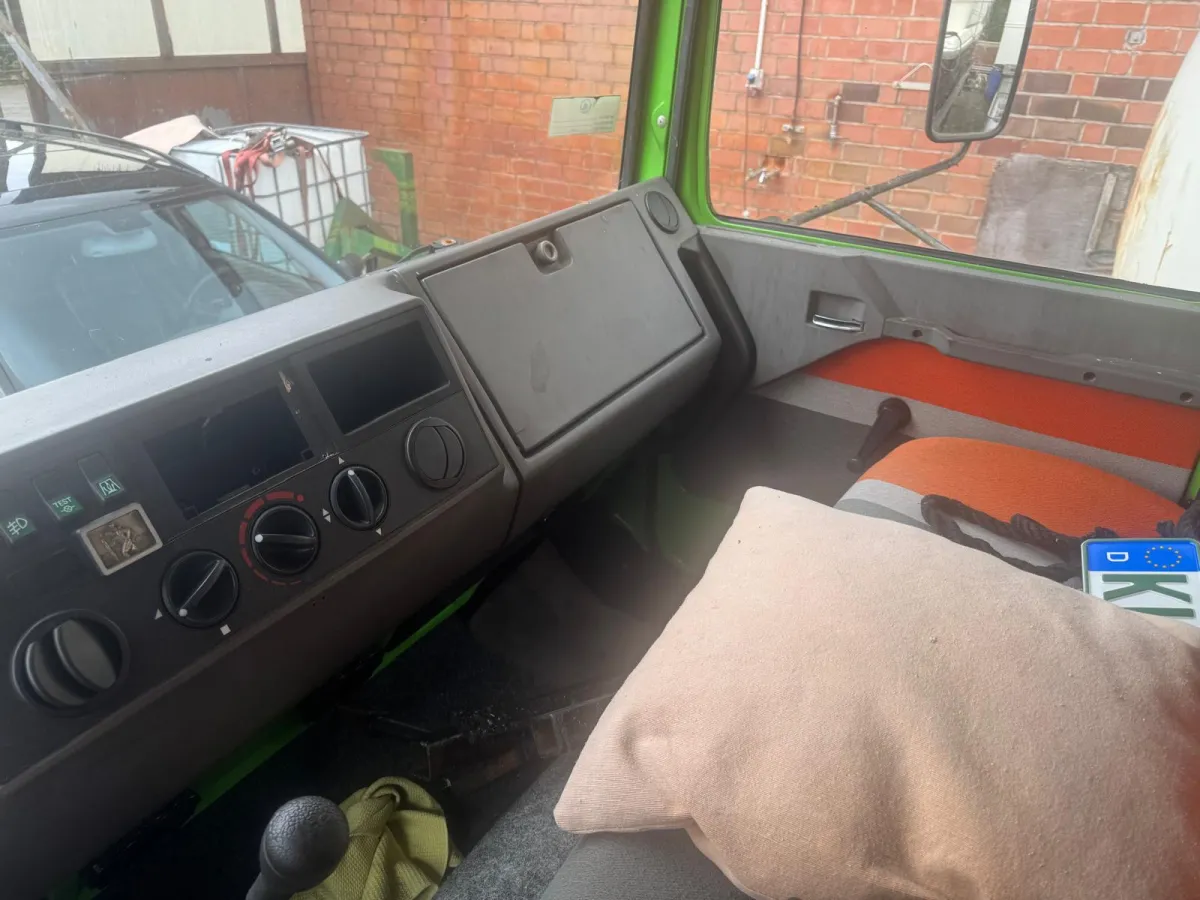 Polyester Motorboat Sealine 285 Family