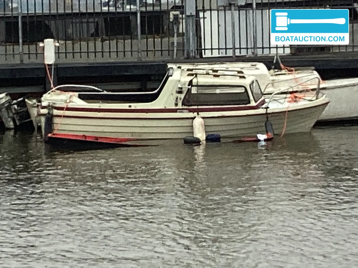 Thumbnail - Cabin boat 550