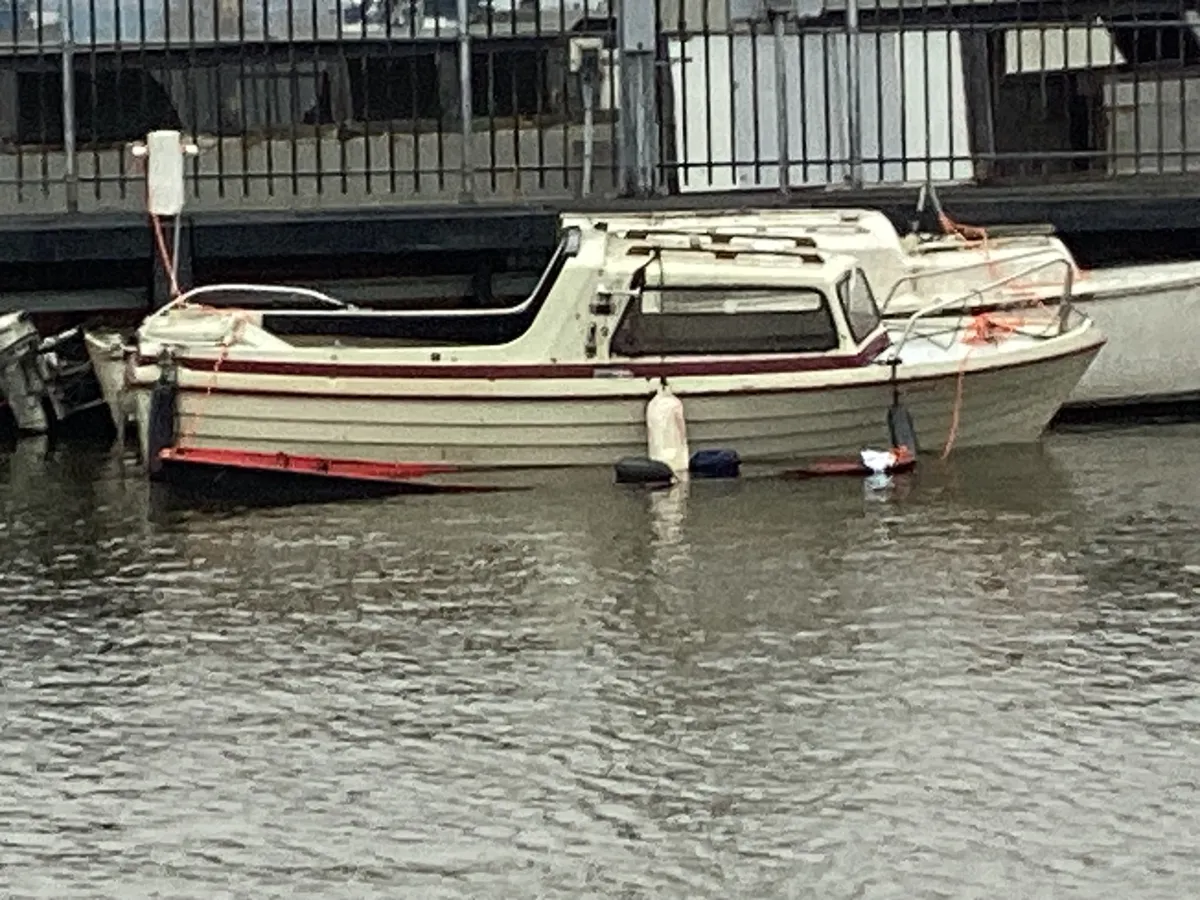 Polyester Budgetboat Cabin boat 550